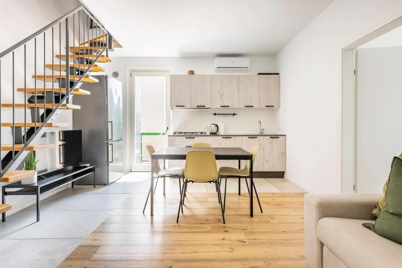 Apartment Trendy Aparment With Garage Right By The Lake Sirmione
