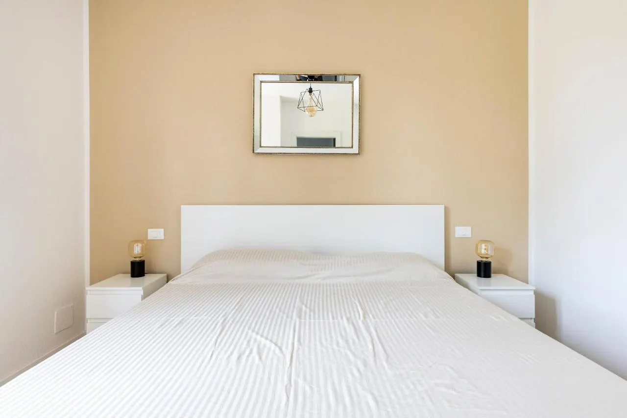 Trendy Aparment With Garage Right By The Lake Sirmione 0*,  Italy
