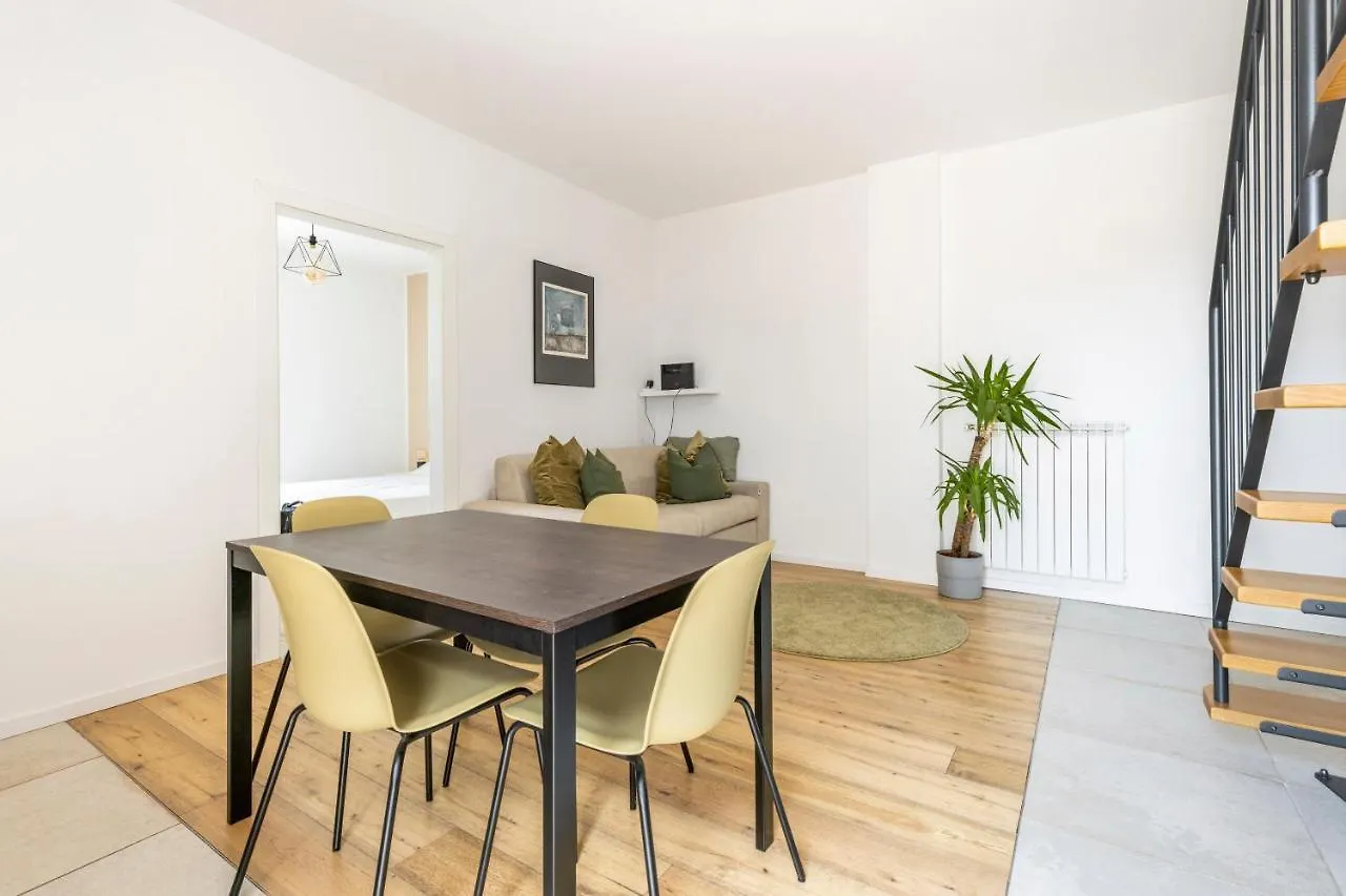 Apartment Trendy Aparment With Garage Right By The Lake Sirmione Italy