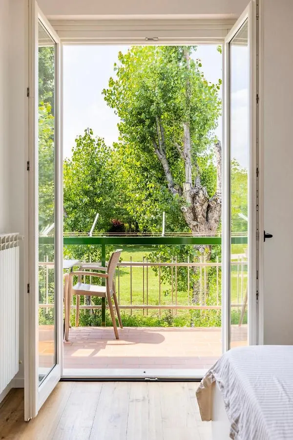 Trendy Aparment With Garage Right By The Lake Sirmione Apartment